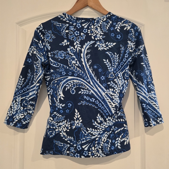 J. McLaughlin Blue White Floral Crew Neck 3/4 Sleeve Blouse Women’s XS Like New - Picture 6 of 6